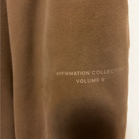 Affirmation Straight Leg
Sweatpants in Teddy - Picture 6 of 8